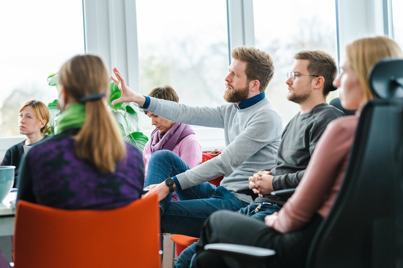 Personen in einem Meeting